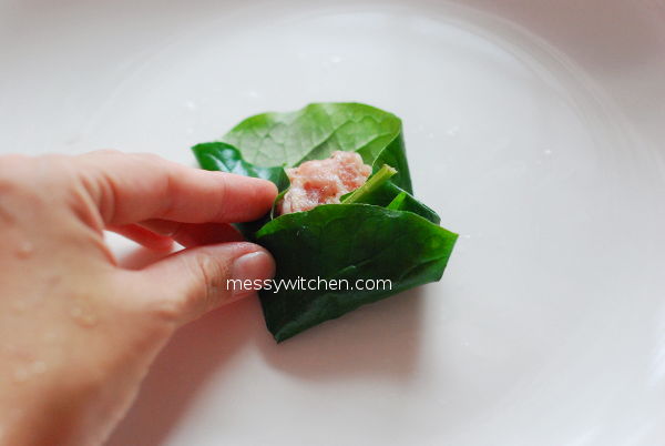 Wrapping Minced Pork With Wild Pepper Leaf